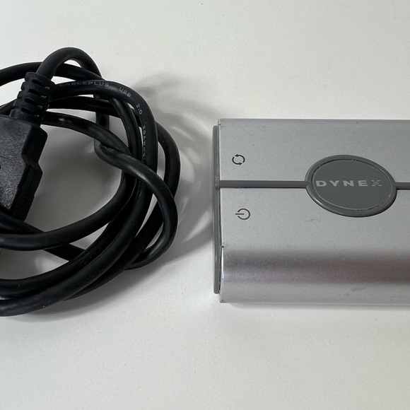 Dynex 6-in-1 Memory Card Reader / Writer w/ USB Cable Model: DX-CR6N1 - Silver - Picture 2 of 5